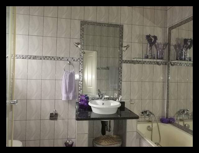 6 BEDROOM HOUSE FOR SALE IN MEER EN SEE